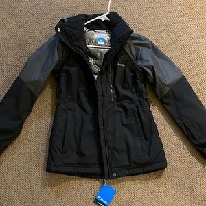 Columbia women wildside jacket. Grey. New.